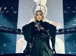 La reina del pop cerró con Salma Hayek sus conciertos en Ciudad de México. ESPECIAL / X: @Madonna