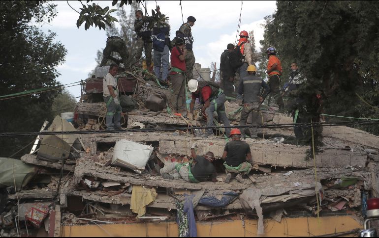 El complejo de departamentos ubicado sobre calzada Tlalpan colapsó tras el sismo de 7.1 grados.