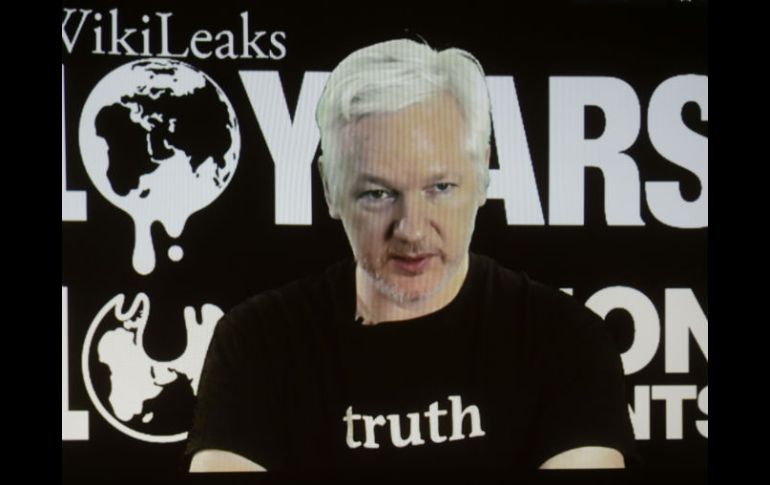 Trump ''tiene todo el poder establecido en su contra'', dice Julian Assange. AP / M. Schreiber