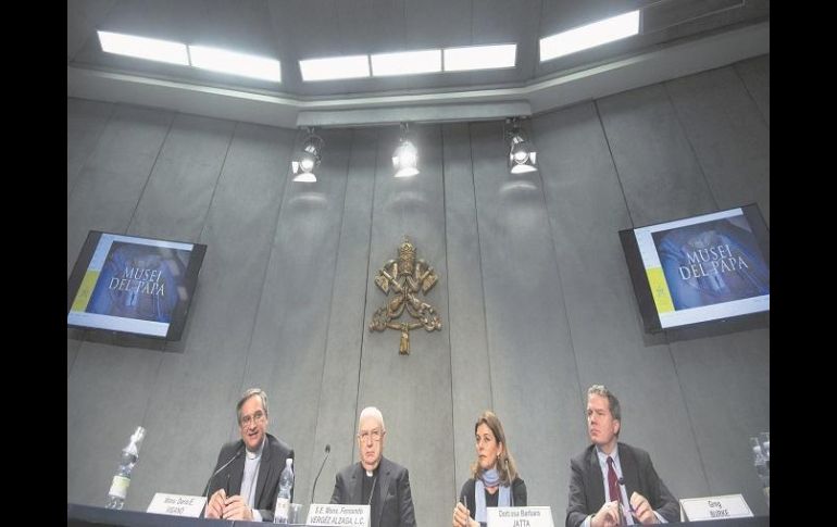 Barbara Jatta (tercera de izquierda a derecha), la nueva directora de los Museos del Vaticano, durante la presentación de la web. EL INFORMADOR / F. Atilano