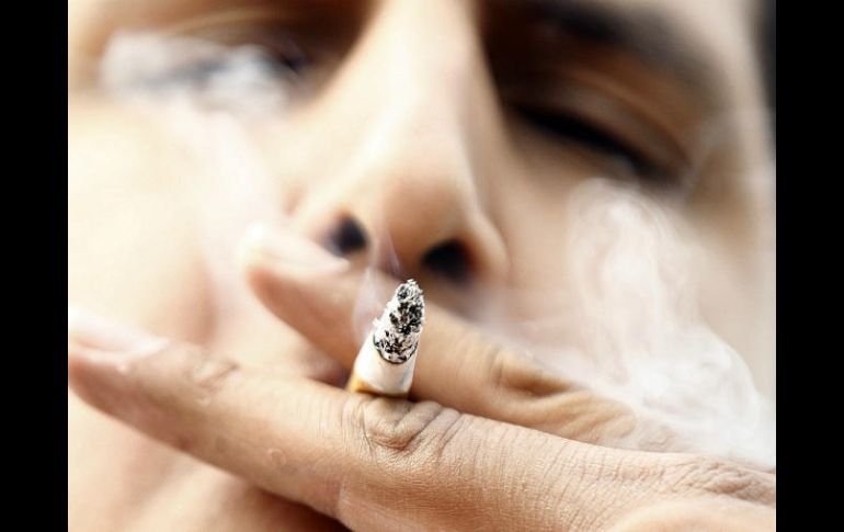 El tabaco puede ocasionar llagas bucales, caries dentales, dolor crónico en la boca entre otras enfermedades. NTX / ARCHIVO