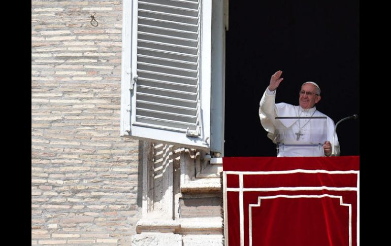 Desde San Pedro, el Papa Francisco señala que ´´no podemos seguir haciendo como que no vemos y escuchamos’’. AFP / A. Pizzoli