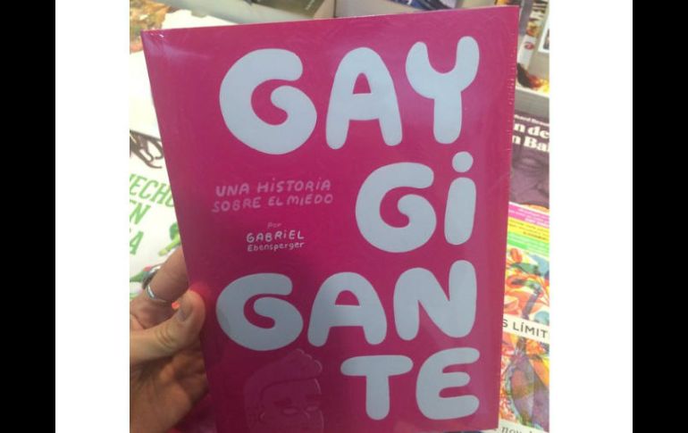 'Gay Gigante' muestra una identificación de personas que  siguen avanzando en un mundo que va paso a paso quitándose los complejos. TWITTER / @gabrielebens