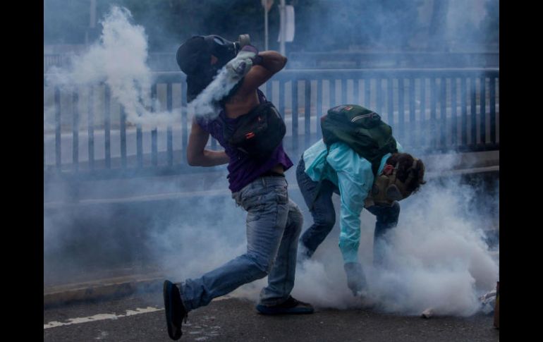 Las manifestaciones que se han tornado violentas en la última semana han dejado varias decenas de heridos. EFE / M. Gutiérrez