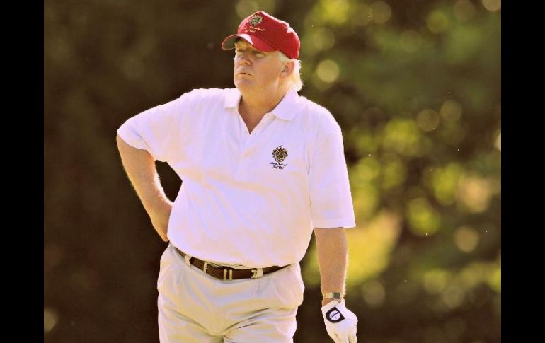 La Casa Blanca asegura que Trump utiliza sus salidas al campo de golf para convivir con quienes lo visitan. AP / ARCHIVO