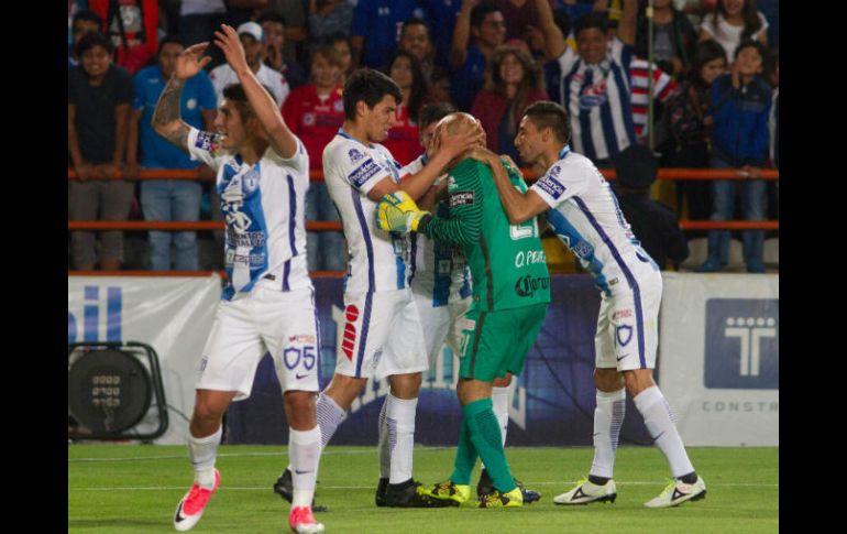 Jugadores del Pachuca celebran el gol del 'Conejo'. AFP / R. Vázquez