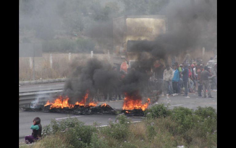 Alrededor de la 13:30 horas de la tarde se reportó el bloqueo de la autopista Puebla-Orizaba, a la altura del kilómetro 185. SUN /