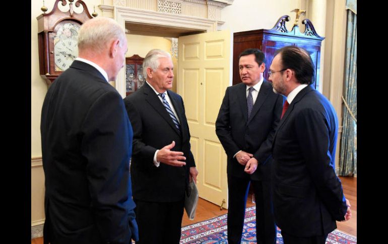Videgaray y Osorio se reunieron con los secretarios de Estado, Rex Tillerson; y de Seguridad Nacional, John Kelly. EFE / Departamento de Estado