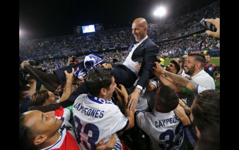 Zidane se dijo 'muy contento por dentro' por el triunfo. EFE / J. Zapata