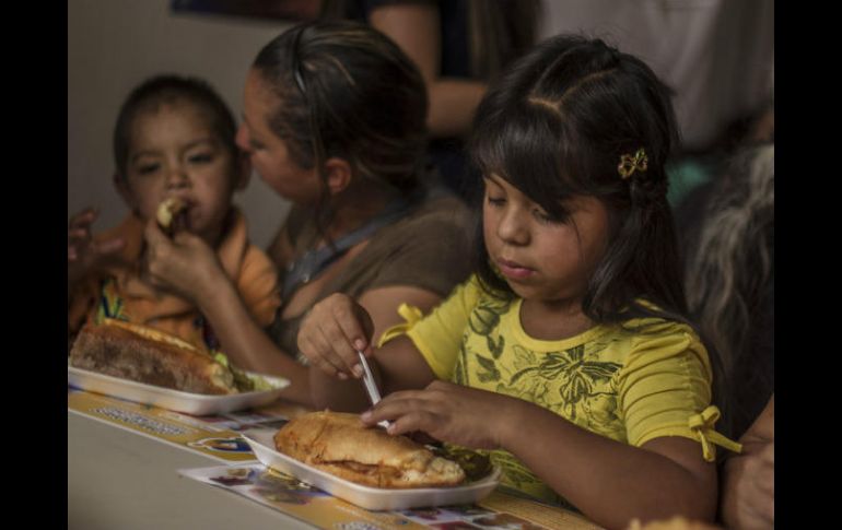 En total se estima que una persona necesita mil 400.27 pesos al mes para alimentarse dignamente. EL INFORMADOR / ARCHIVO