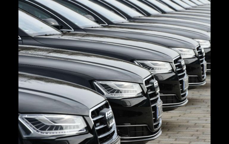 Audi anunció ayer que llamará a revisión en Europa y reparará alrededor de 24 mil coches de los modelos A7 y A8. AFP / C. Stache