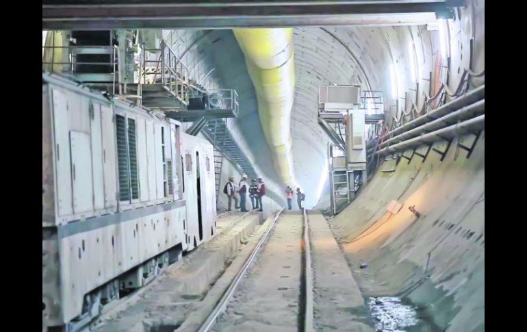 Imagen tomada de un video donde se aprecia parte del túnel ya perforado por 'La Tapatía'. ESPECIAL /