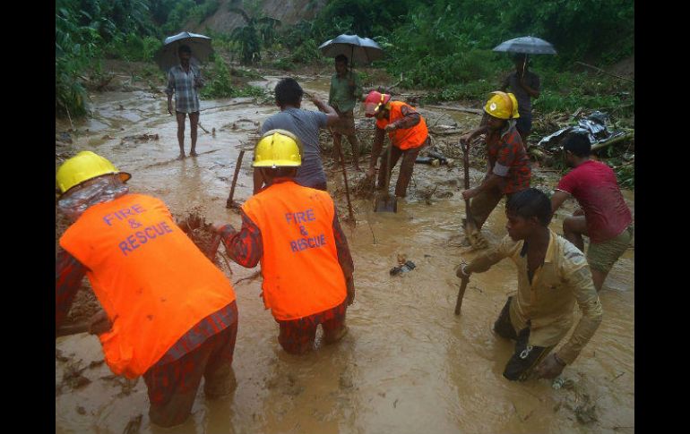 Las inundaciones siguen haciendo muy difícil el trabajo de rescate, por lo que el número de muertos y desaparecidos puede aumentar. AFP / STR