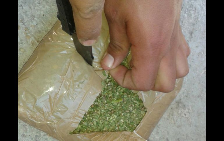 La mariguana se encuentra en 13 paquetes confeccionados con cinta canela. NTX / ARCHIVO