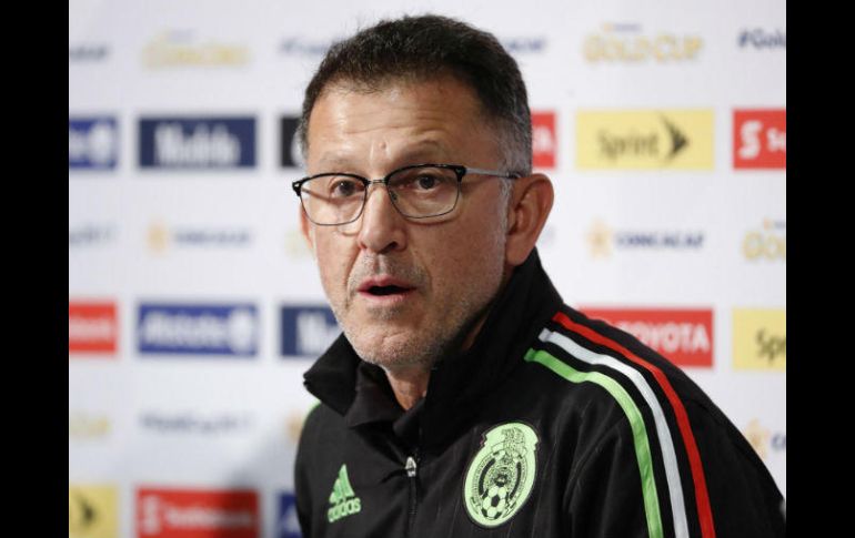 Osorio pide que jugadores mexicanos que militan en Europa asuman el reto de jugar 10 partidos al máximo nivel. EFE / J. Méndez