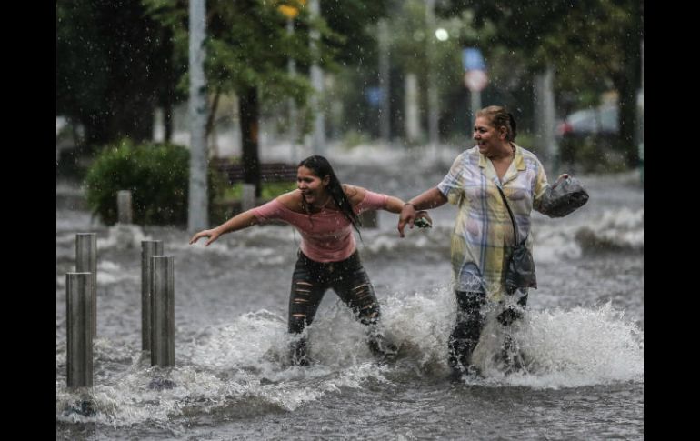 Autoridades reportaron inundaciones en las principales avenidas de la metrópoli. EL INFORMADOR / F. Atilano