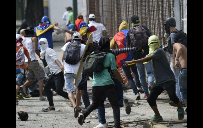 Suman 105 los muertos y más de mil detenidos tras cuatro meses de protestas en Venezuela. AFP / J. Barreto