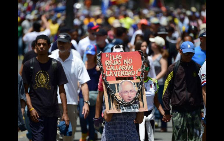 Opositores salen a las calles en protesta por las recientes aprehensiones de funcionarios contrarios al Gobierno de Nicolás Maduro. AFP / R. Schemidt