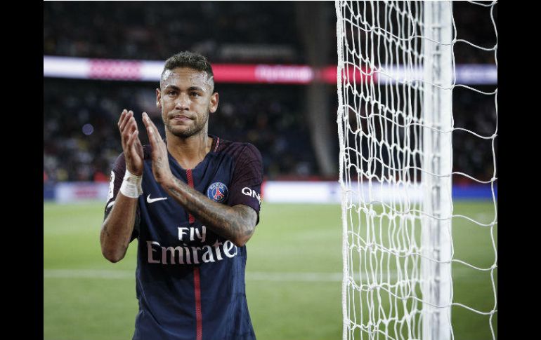 El atacante brasileño Neymar disputó su segundo juego con el Paris Saint Germain para continuar su racha goleadora. AP / K. Zihnioglu
