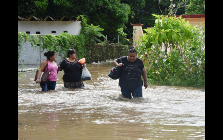 Entre las consecuencias que dejó 'Katia' a su paso, están las viviendas inundadas, los ríos desbordados y los deslizamientos de tierra. SUN / J.M, Aguilera