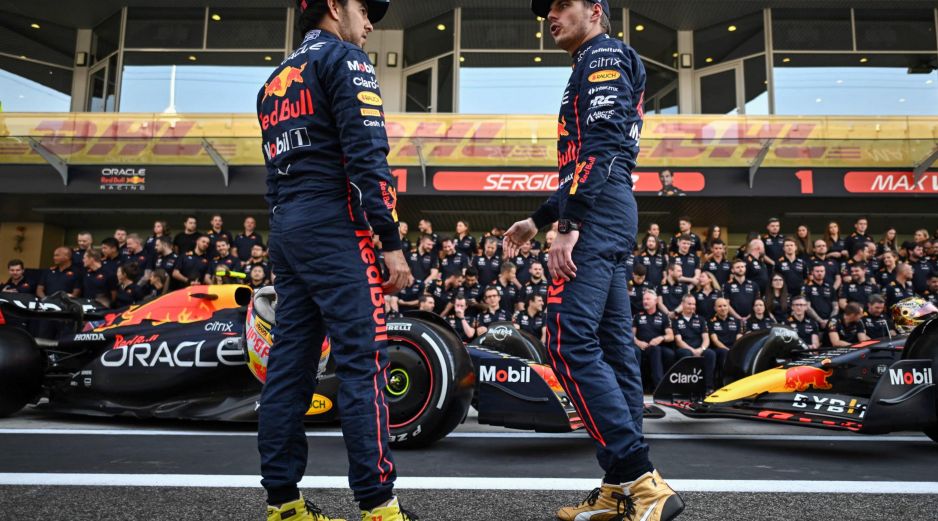 Han surgido rumores sobre diferencias y una supuesta rivalidad entre Checo Pérez y Max Verstappen. AFP/ ARCHIVO.