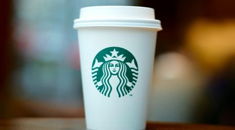 Starbucks regalará vasos reutilizables a los clientes que adquieran alguna bebida. Unsplash.