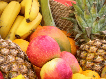 Las recomendaciones de los especialistas es incluir la fruta en nuestra alimentación al menos una o dos veces al día. ESPECIAL/CANVA