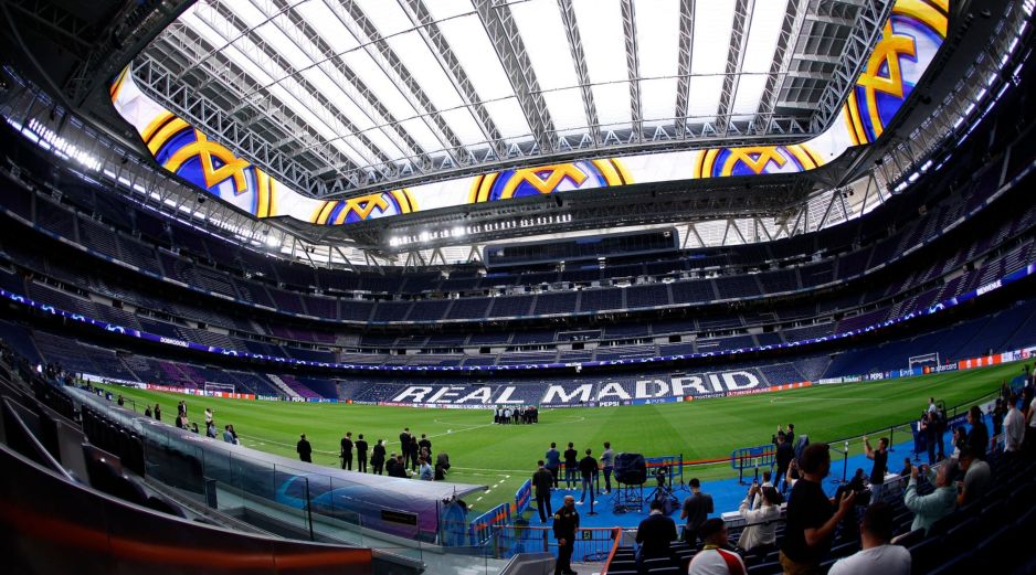 Jugadores del Bayern reconocen la cancha del estadio santiago Bernabéu. La condición de local es una de las ventajas del Real Madrid. EFE/R. Jiménez