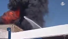 Tlaquepaque: Bomberos combaten incendio en bodega de aceites